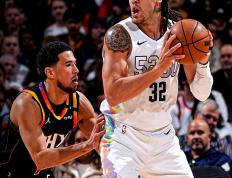 世俱杯决赛-骑士完胜太阳，锡安统治全场