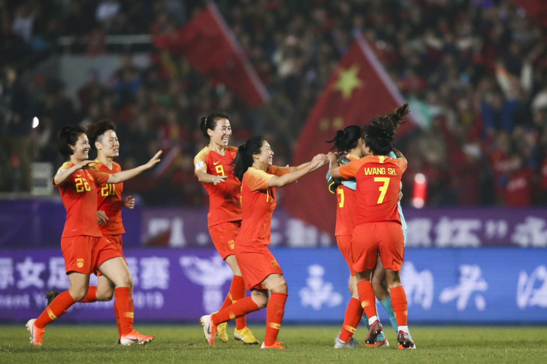 世俱杯2025-奥运女足比拼激烈，中国队展现雄心壮志