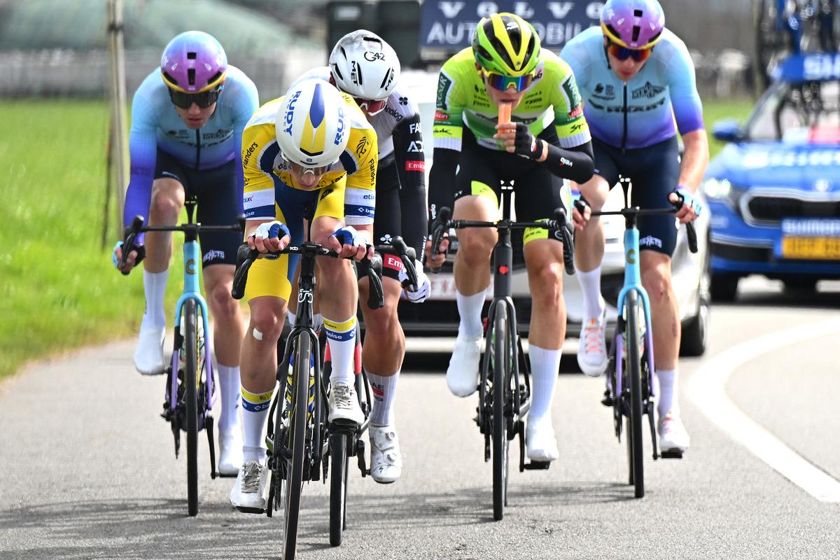 世俱杯决赛-男子自行车赛中惊险逃脱意外