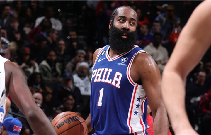 世俱杯决赛-篮网险胜国王,哈登完成帽子戏法的简单介绍